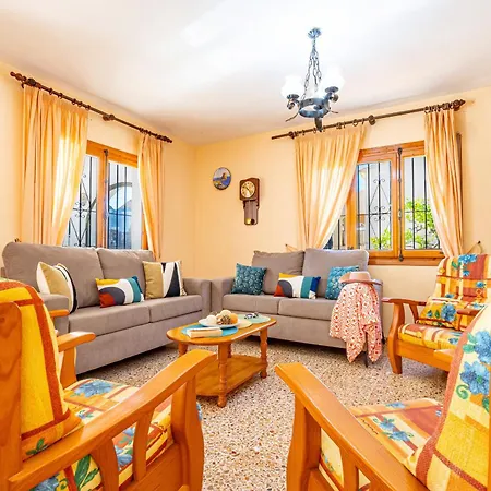 Tere - Plusholidays Calpe