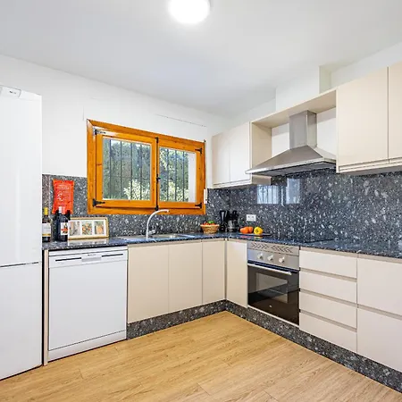 Tere - Plusholidays * Calp