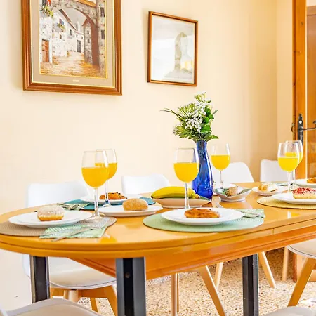 Tere - Plusholidays Villa Calpe