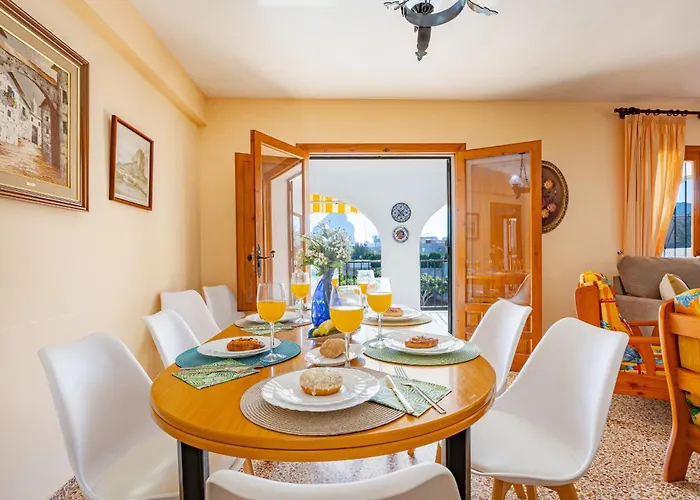 Tere - Plusholidays Villa Calpe