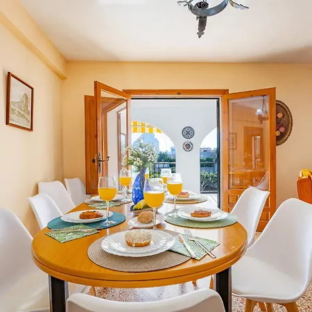 Tere - Plusholidays Villa Calpe