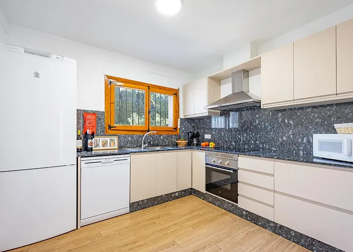 Tere - Plusholidays * Calpe