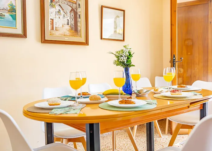 Tere - Plusholidays Villa Calpe